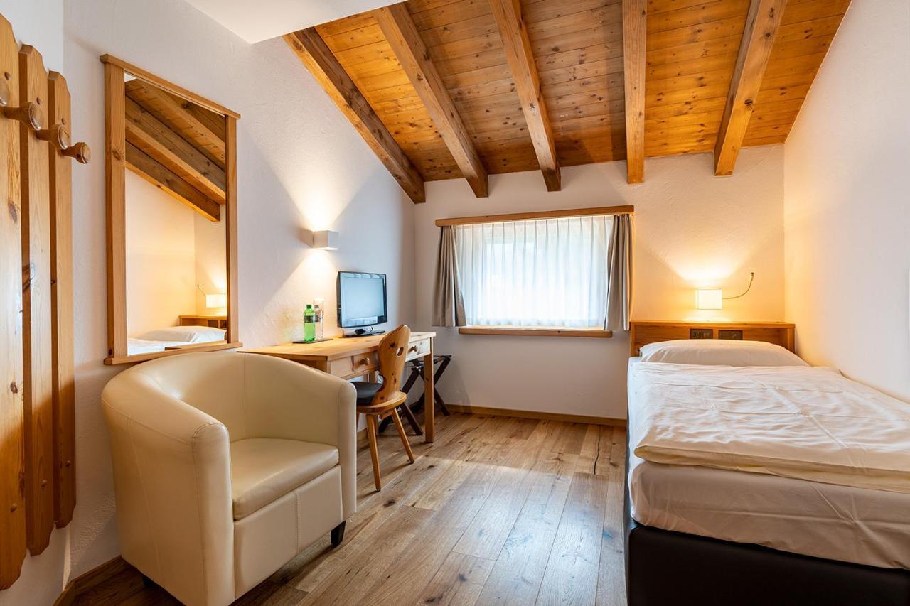 Hotel Saluver Celerina/Schlarigna Ngoại thất bức ảnh