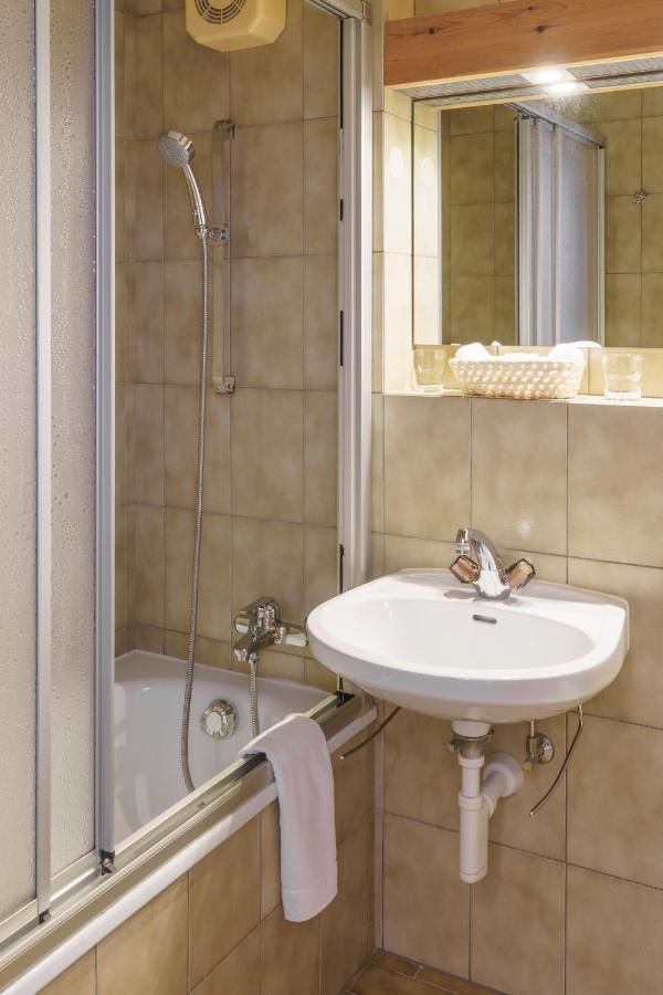 Hotel Saluver Celerina/Schlarigna Ngoại thất bức ảnh